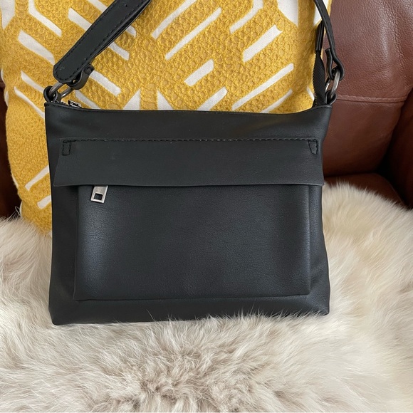 Universal Thread Vegan Crossbody Bag - Picture 2 of 10